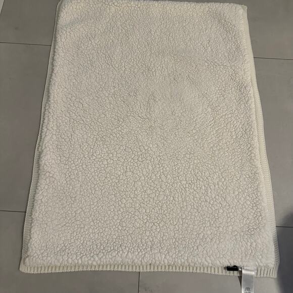 Pottery Barn Kids Star Wars Mandalorian Grogu Blanket Baby Yoda Sherpa Lined - Picture 3 of 6